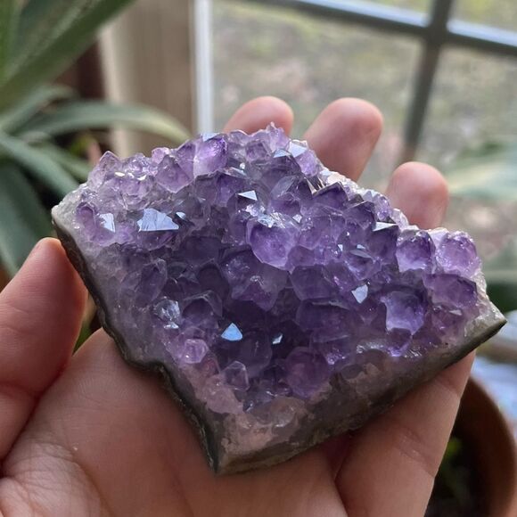 All natural, beautiful, amethyst, crystal cluster. 148 g 3.75 x 3” 740 CTW. - Picture 3 of 10